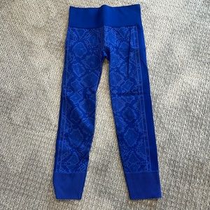 Lululemon leggings blue snake print size 8